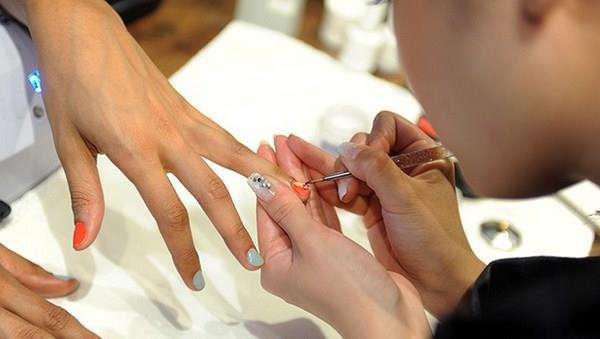 Kingsway shopping centre tuyển thợ nail
