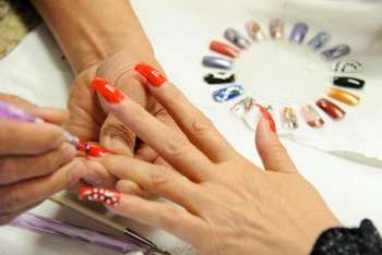 Shop nails ở Brighton cần tuyển thợ part time làm lâu dài ( ưu tiên làm đc thứ 7)