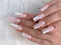 Shop Nails ở Watergardens Shopping Centre 3038 tuyển thợ bột 